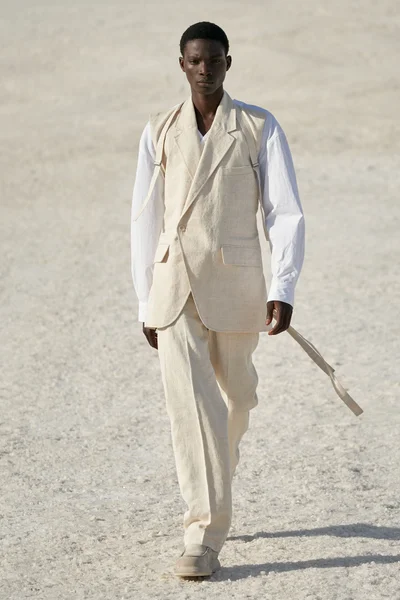 Look 18